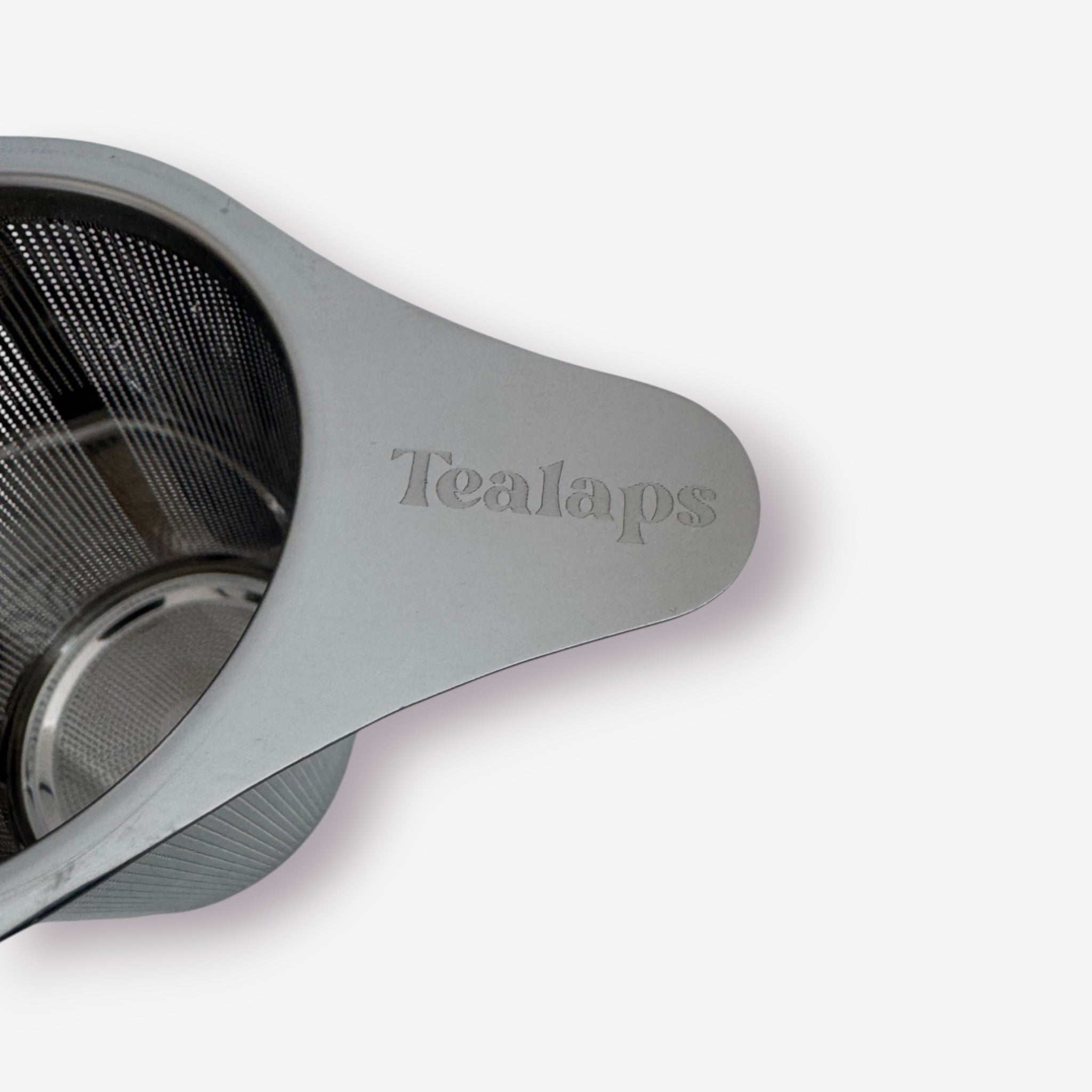 Filtre à thé en inox premium avec couvercle, conçu pour infuser le thé en vrac et conserver la chaleur.